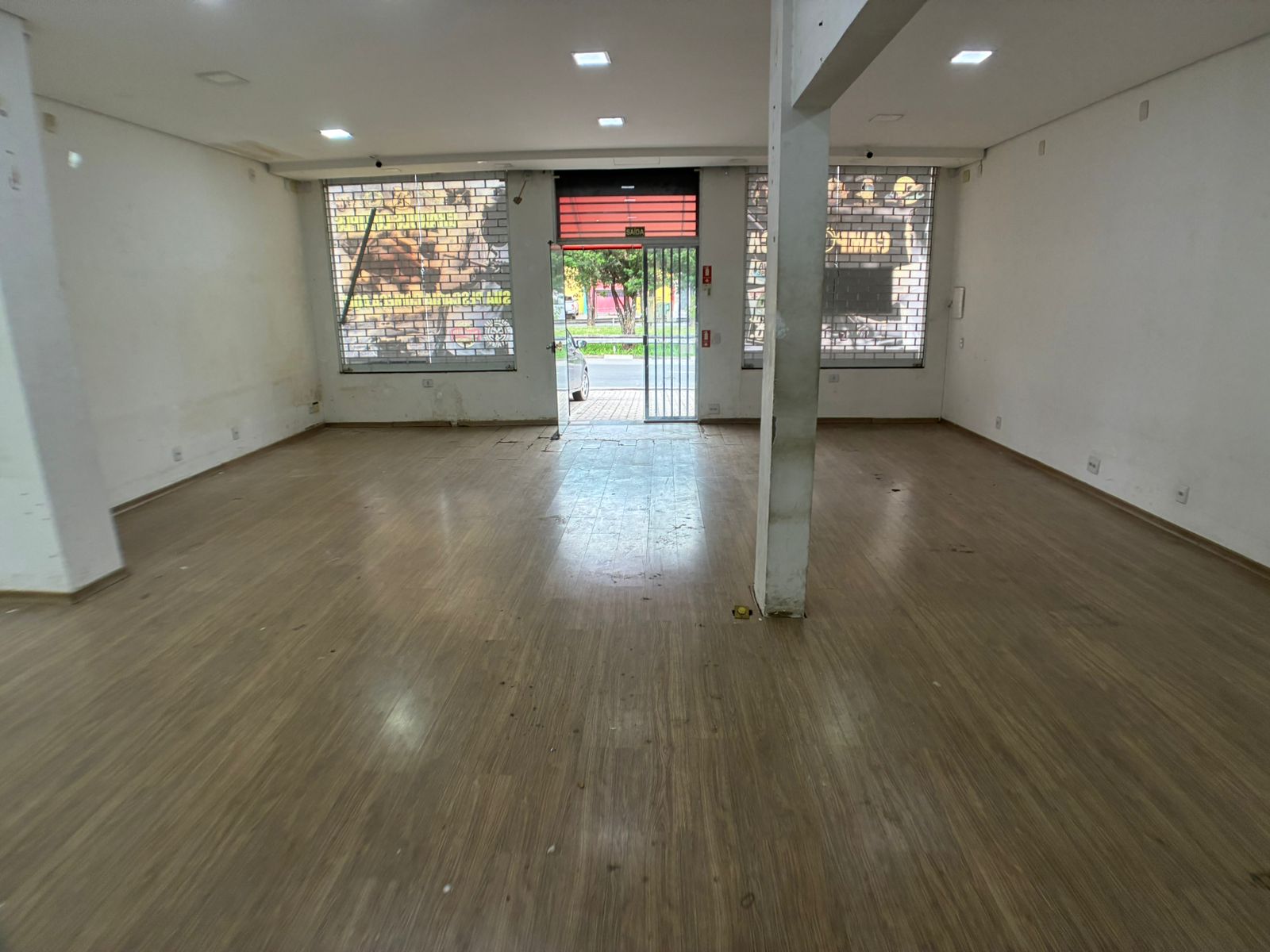 Lindo salão comercial para venda ou locaçao na Av. Orosimbo Maia