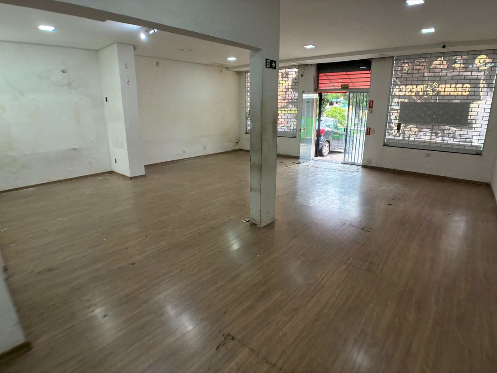 Lindo salão comercial para venda ou locaçao na Av. Orosimbo Maia