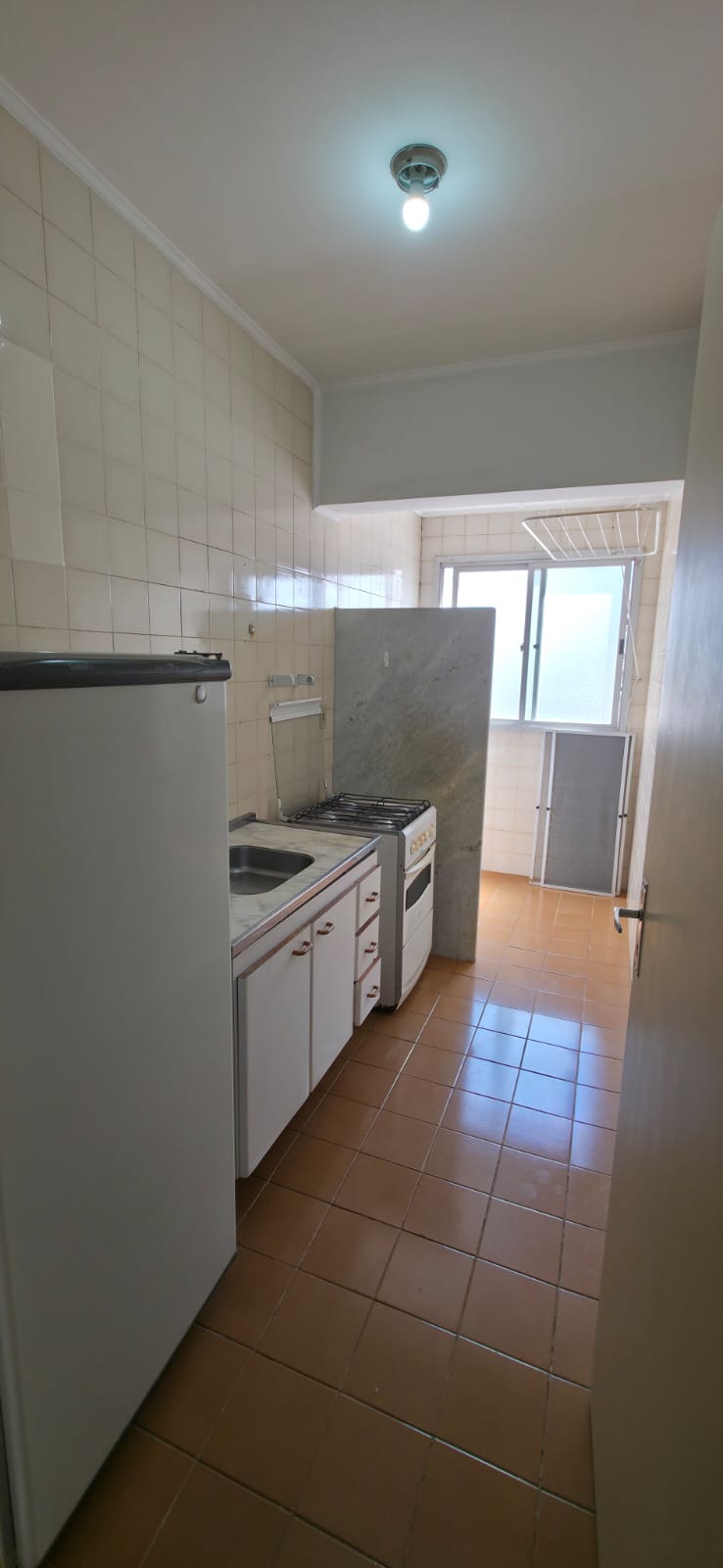 Kitnet com divisória no Centro.