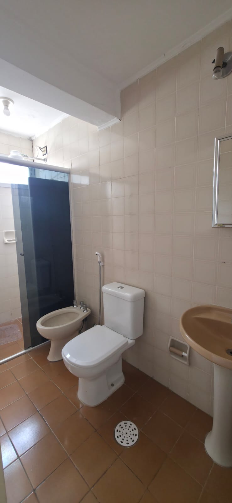 Kitnet com divisória no Centro.