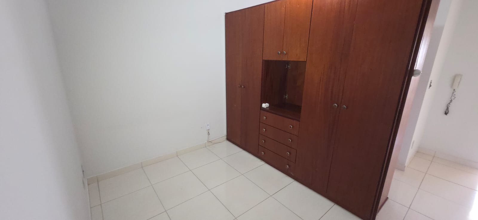 Kitnet com divisória no Centro.